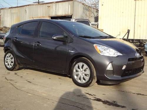 2012 toyota prius c damaged salvage good airbags only 7k miles like new l@@k!!