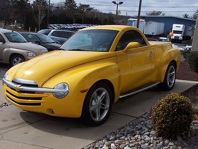 2004 chevrolet ssr base convertible hard top 2-door 5.3l leather yellow 8k miles