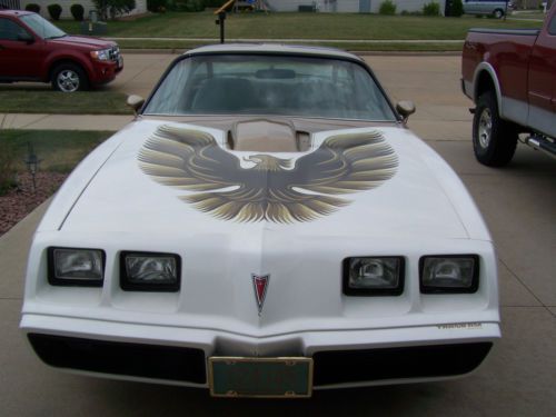 White &amp; gold body, t-top, 403 oldsmoble motor, automatic turbo 400 transmission