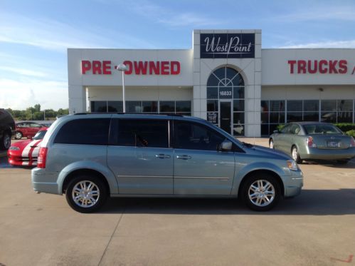 2010 chrysler town and country touring nav and dvd