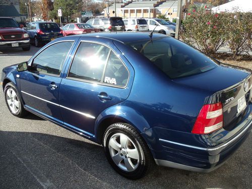 2004 vw jetta only 81,755 miles!! 4-dr, dark blue, 5 speed - manual, 2 owner