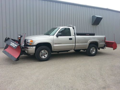 2006 gmc 2500 hd sle standard cab boss 8'2" poly v front plow and 8' rear plow