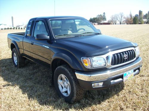 2004 toyota tacoma base extended cab pickup 2-door 2.7l 4wd 4x4 11k orig miles