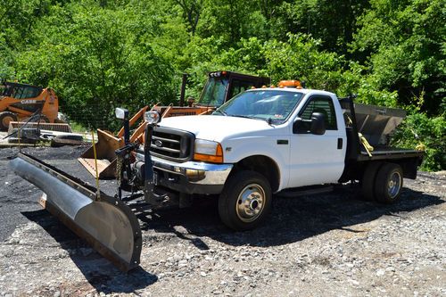 2001 ford f450 xl w/flat bed, snow plow, and spreader