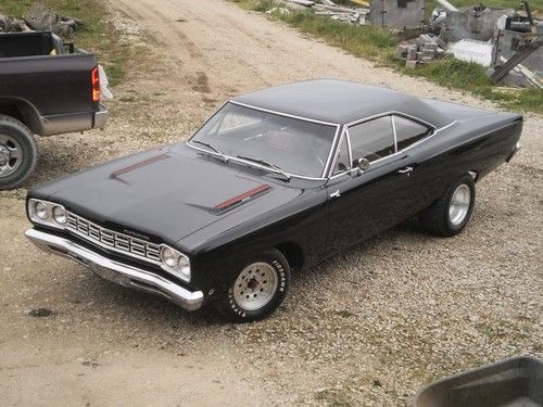 1968 plymouth road runner clone satellite black and fast