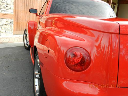 2006 red chevrolet ssr 6 speed, loaded w/options and extras, non smoker garaged