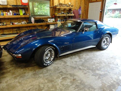 1971 corvette stingray-numbers matching car. 350 4 speed. t-top-removable window