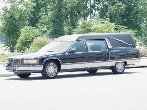 1996 cadillac hearse fleetwood. fresh out of service. looks, drives out great!