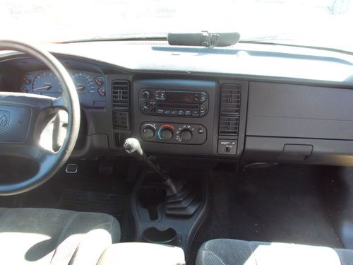 2002 dodge dakota base standard cab pickup 2-door 3.9l