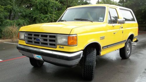 This is a great looking/running 1988 ford bronco, 34,800 actual miles!