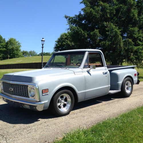 1972 chevy c-10 step side pick up