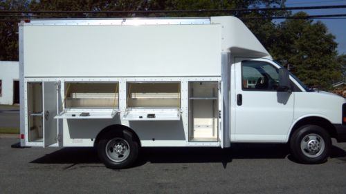 2005 chevrolet express 3500 utilimaster box bed with tool bins 8000 miles!