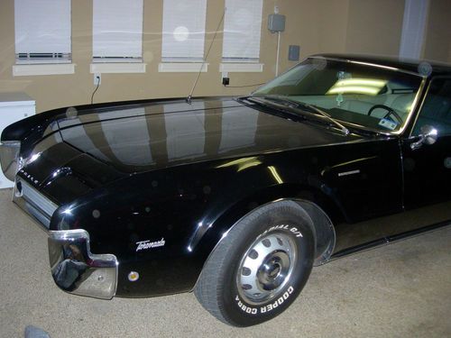 1966 oldsmobile toronado, black with white interior,106kmiles 425 engine