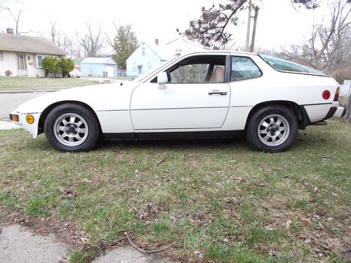 Porsche 924,1981,fuel injected 2.0,5 speed standard,project,944,924s,931,used,