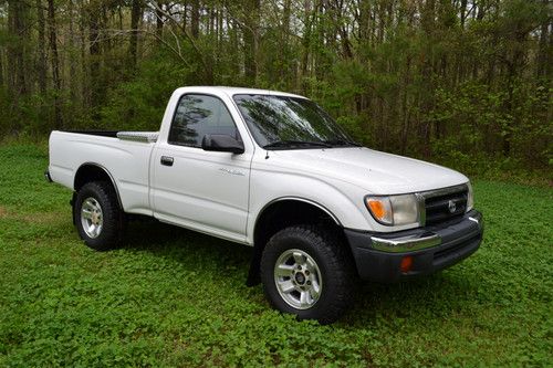 2000 toyota tacoma 4cyl 5speed 4x4 regulare cab, very clean, clean carfax