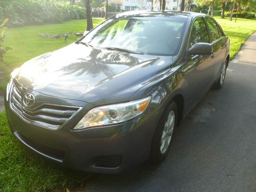 Toyota camry le 1 owner no reserve