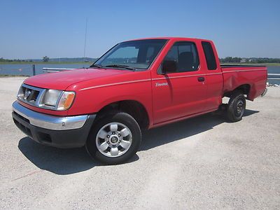 2000 nissan frontier ext. cab 4cyl. 5-spd. minor damage. "rebuildable salvage"