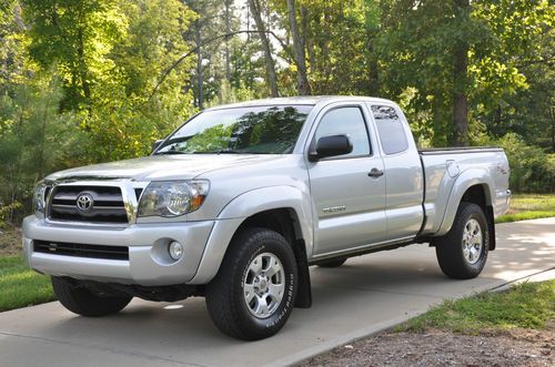 2009 toyota tacoma 4.0l, trd off rd, 6 spd 1 owner, 34,000 miles exc condition