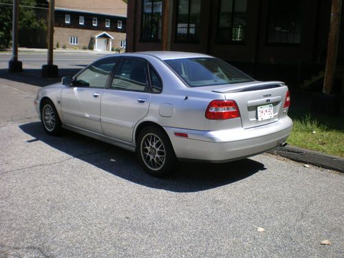 2004 volvo s40 base sedan 4-door 1.9l