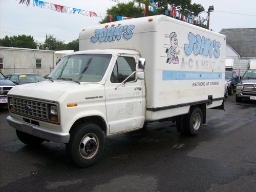 1989 e350 ford box truck  90,431 miles