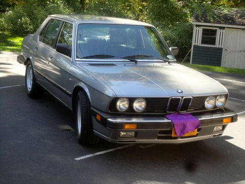 Bmw 1987 535is  super clean only 50,000 miles