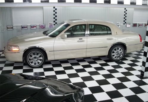 2003 lincoln cartier town car ivory parchment near mint loaded needs nothing!!!