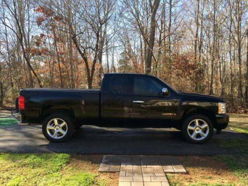2007 1 owner, heated seats, leather, vortec max 6.0, 4x4, upgraded wheel