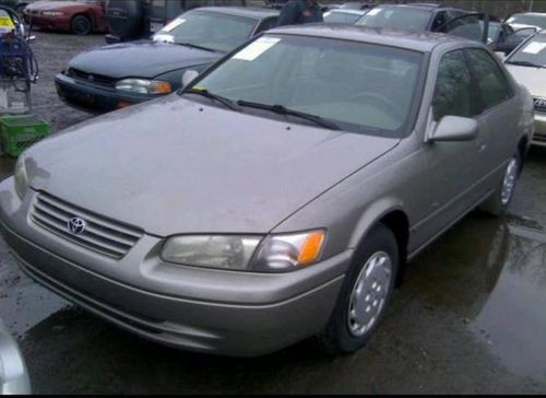 1999 toyota camry le..... no reserve....carfax