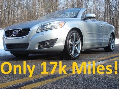 Navigation, clean carfax, only 17k miles! loaded!! power hardtop convertible