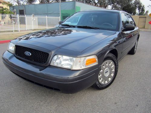 2005 ford crown victoria -p71- in great running conditions &amp; shape
