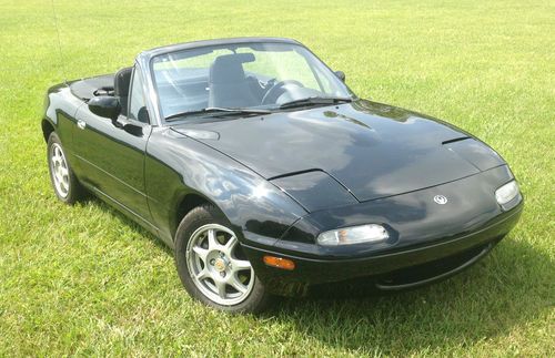 Super clean  super low miles (54k) 1995 mazda miata   well maintained