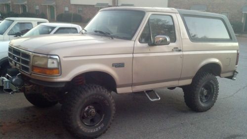 96 bronco xl auto 33" mud terrain tires with rough country winch manual hubs
