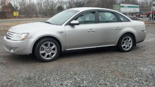 2008 very clean ford taurus sel low miles
