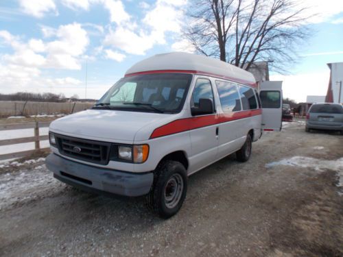 2004 ford  e250  econoline extended van w/rear electric lift