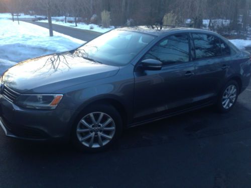 2011 vw jetta tdi 69,000 miles all new michelin tires and no accidents!!