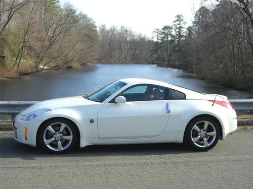07 nissan 350z -  touring - heated leather seats  - pearl white -  low miles!!!