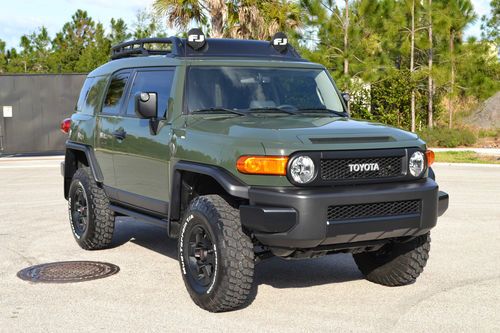 Fj cruiser  army green trail team edition only 3,200 made!!