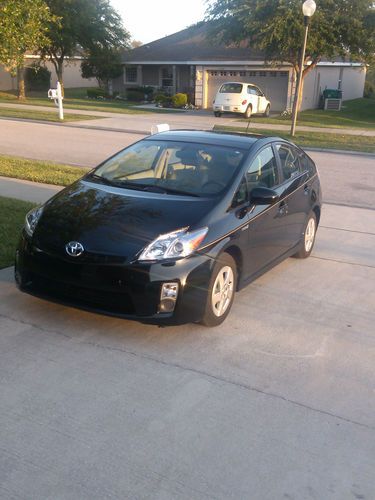 2010 toyota prius iv hatchback 4-door 1.8l loaded with all the options