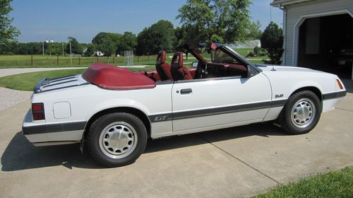 1986 gt convertible  5.0l  5speed white with black top  red interior