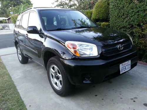 Sporty, all-black suv, great mileage, great condition