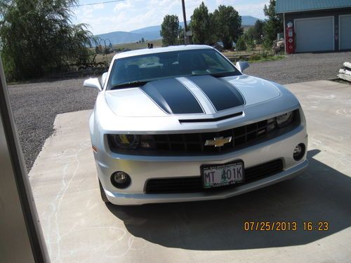 2010 chevrolet camaro 2ss, rs low miles, silver with black striping-excellent