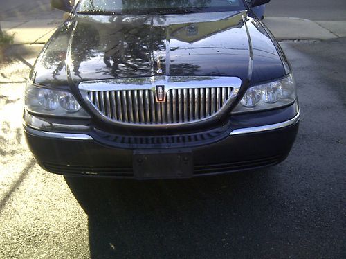 2008 lincoln town car executive l sedan with carfax report attached!