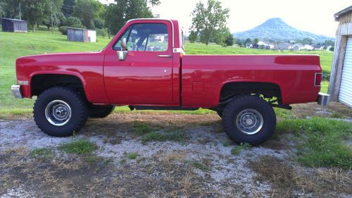 1986 chevrolet shortbed pickup with 350 engine with automatic transmission