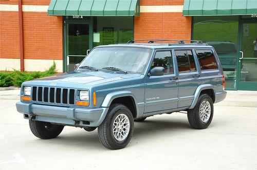 Cherokee sport limited / 1 owner / leather &amp; heated seats / simply amazing cond