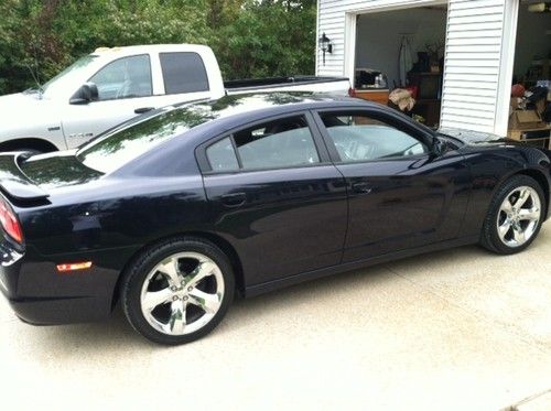 2011 dodge charger rallye plus in excellent condition - leather/navigation/more