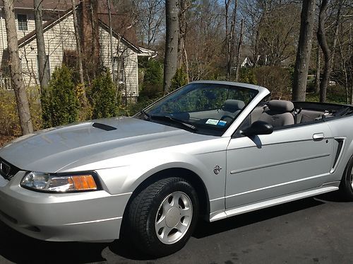 Ford mustang convertable