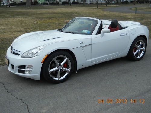 Saturn sky rare w/dual exhaust - windscreen- red&amp; black leather- automatic