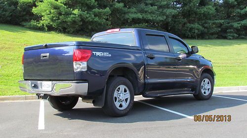 2008 toyota tundra crewmax, 4 door, 2wd, primo condition w/only 48kmiles