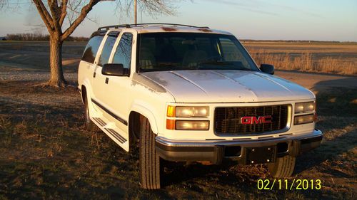 1994 gmc suburban 2500, 6.5 turbo diesel, automatic, 3rd row seat, remote entry.