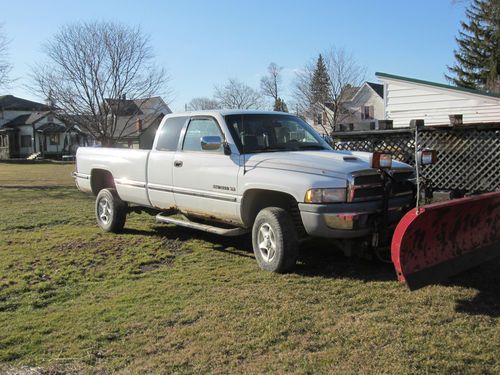 Dodge 1500 extended cab, long bed 4x4 with 7.5' curtis plow